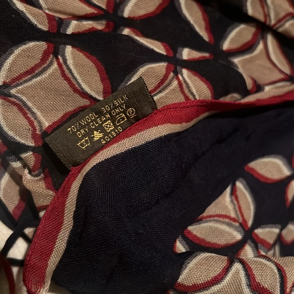 AUTHENTIC 🌺 LOUIS VUITTON Wool Silk Floral Logo Print Fringe Long Scarf Wr… - Picture 6 of 8